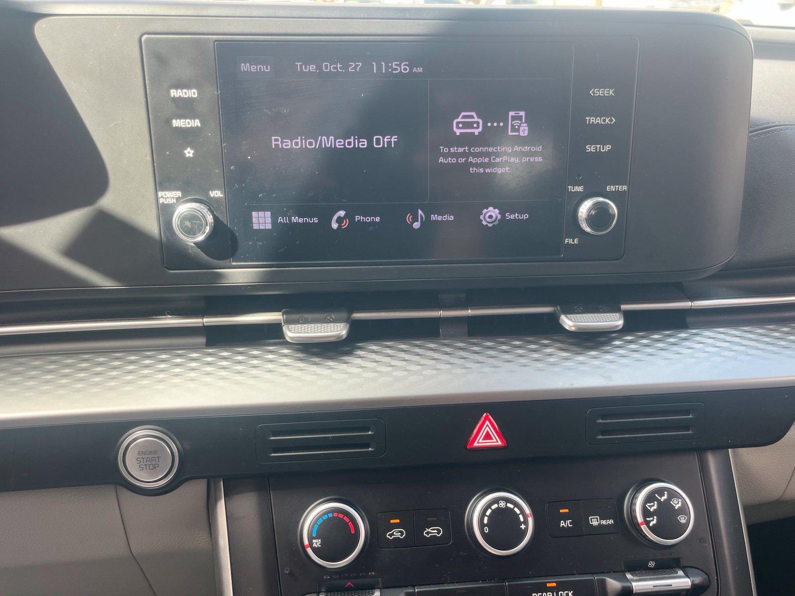Used 2024 Kia Carnival LX FWD image 12