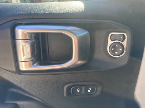 Used 2019 Jeep Wrangler Unlimited Sport S image 32