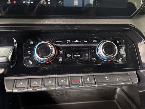 Used 2024 GMC Sierra 1500 AT4 w/ AT4 Premium Package image 17