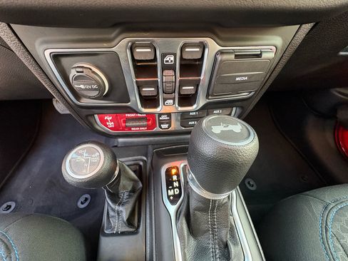 Used 2025 Jeep Wrangler Rubicon w/ Safety Group image 25