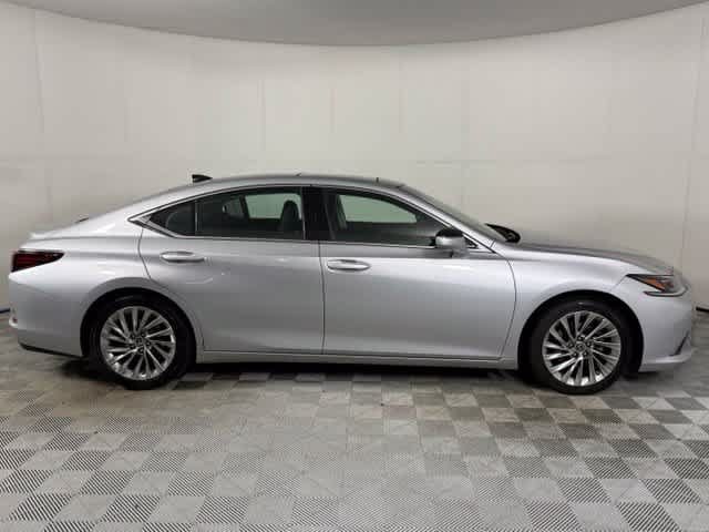 Used 2020 Lexus ES 350 Ultra Luxury w/ Accessory Package FWD image 9