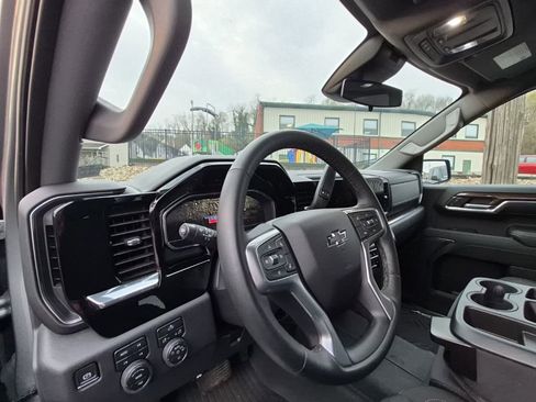 Used 2024 Chevrolet Silverado 1500 LT Trail Boss image 10
