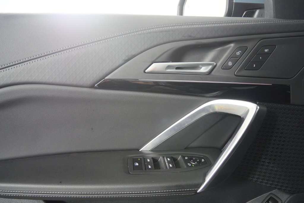 Certified 2025 BMW X2 xDrive28i AWD/4WD image 9