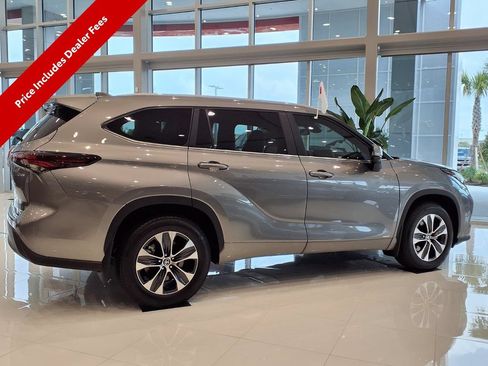 Used 2026 Toyota Highlander XLE AWD/4WD image 5