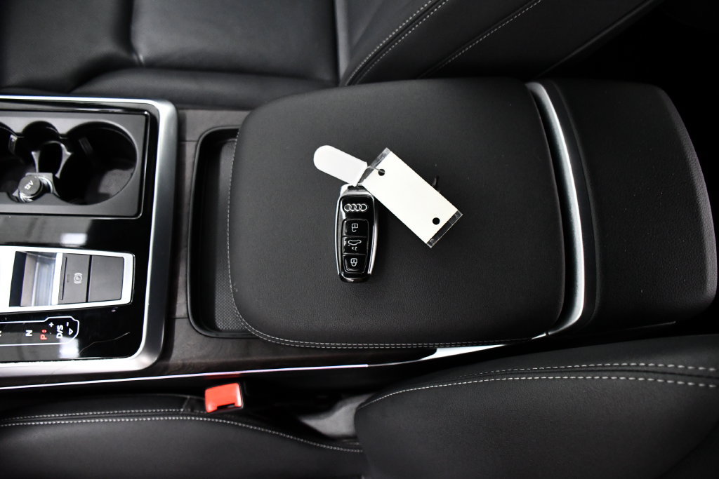 Used 2019 Audi Q8 Premium Plus w/ Premium Plus AWD/4WD image 24