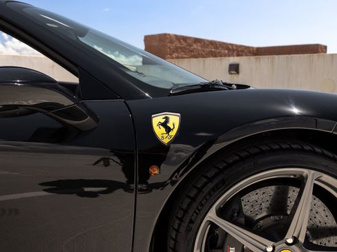 Used 2012 Ferrari 458 Spider RWD image 31