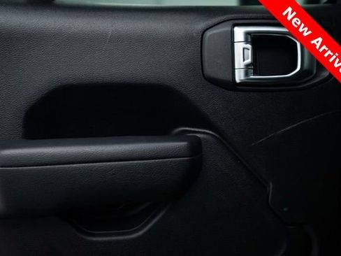 Used 2024 Jeep Wrangler Unlimited image 24