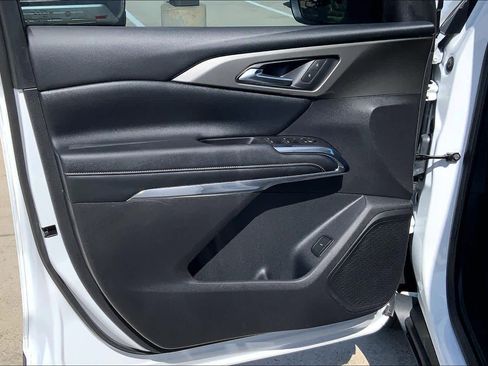 Used 2025 Chevrolet Traverse LT w/ LPO, Floor Liner Package FWD image 20