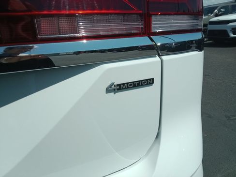 Used 2024 Volkswagen Atlas SE AWD/4WD image 29