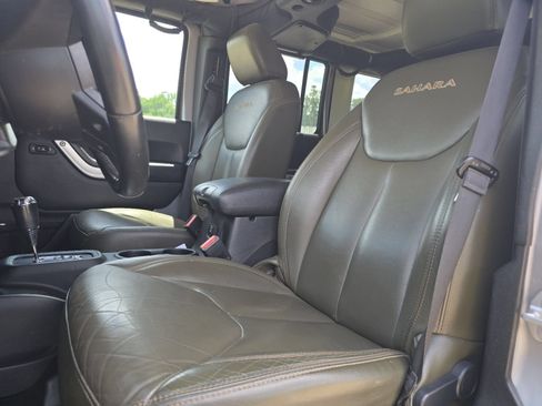 Used 2016 Jeep Wrangler Unlimited Rubicon AWD/4WD image 23