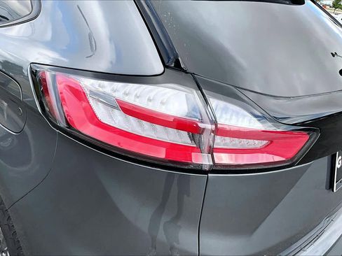 Used 2024 Ford Edge SEL w/ Sport Appearance Package image 29