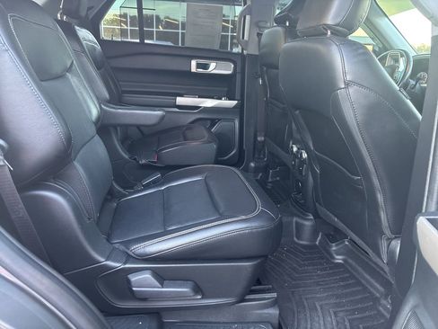 Used 2022 Ford Explorer Limited image 22