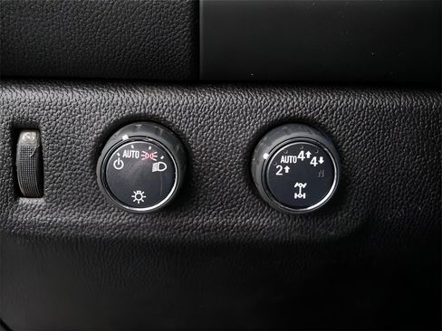 Used 2020 Chevrolet Colorado LT w/ Safety Package image 17