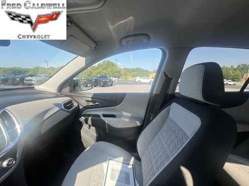 Used 2023 Chevrolet Equinox LS w/ LS Convenience Package FWD image 11