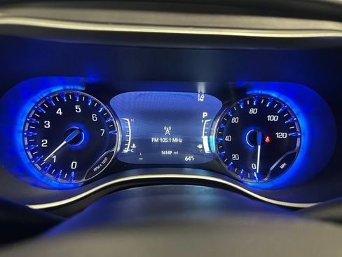 Used 2025 Chrysler Pacifica Select FWD image 28
