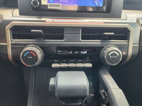 Certified 2025 Toyota Tacoma SR5 AWD/4WD image 19