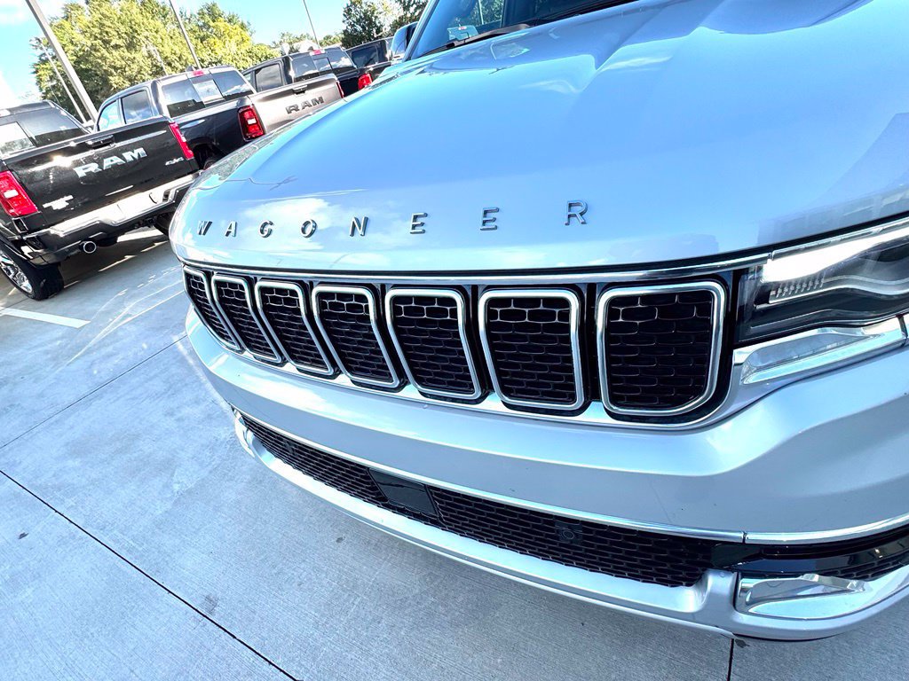 Used 2025 Jeep Wagoneer Series II AWD/4WD image 2