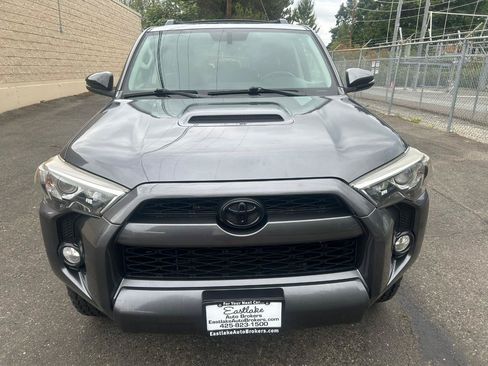 Used 2017 Toyota 4Runner TRD Off-Road Premium AWD/4WD image 2