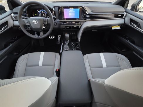 New 2026 Toyota Camry SE image 4