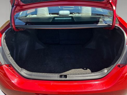 Used 2018 Toyota Corolla LE FWD image 19