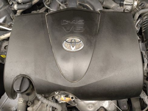 Used 2021 Toyota Highlander LE AWD/4WD image 30