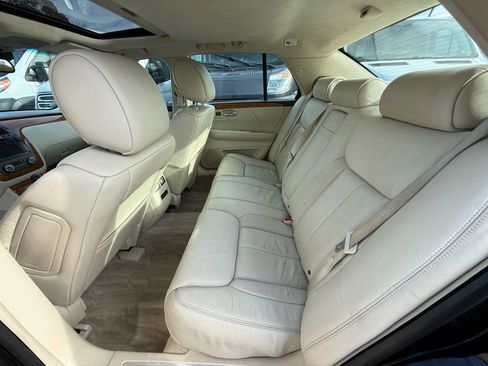 Used 2010 Cadillac DTS Platinum image 18