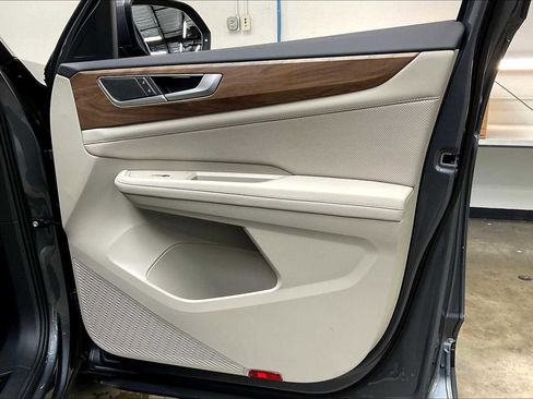 New 2025 Volkswagen Atlas SE image 29