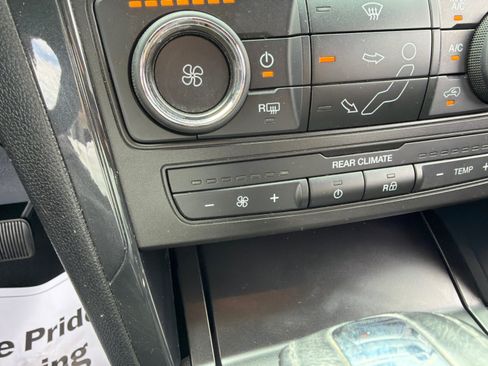 Used 2018 Ford Explorer XLT FWD image 33