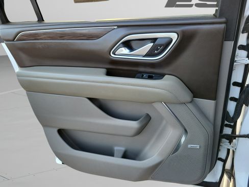Used 2021 Chevrolet Suburban LT RWD image 15