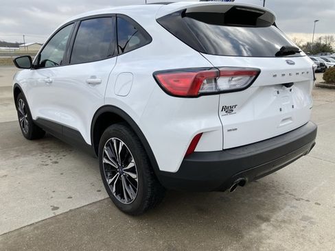 Certified 2022 Ford Escape SE w/ SE Sport Appearance Package image 3