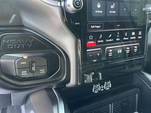 Used 2025 RAM 2500 Laramie AWD/4WD image 12