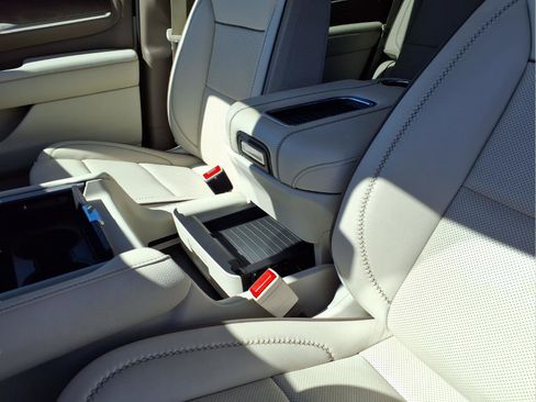 Used 2023 GMC Yukon Denali image 21