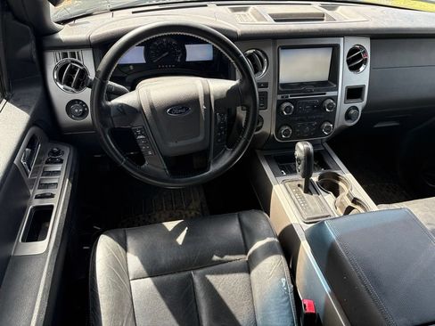 Used 2015 Ford Expedition XLT w/ Equipment Group 202A RWD image 3