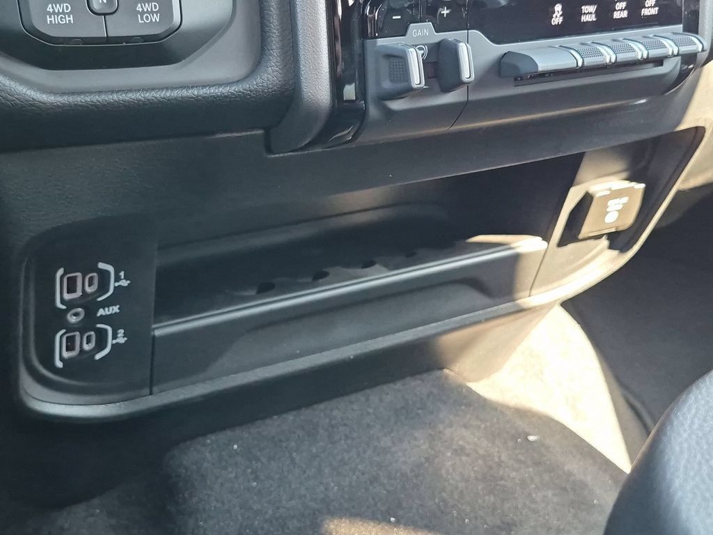 New 2026 RAM 2500 Laramie AWD/4WD image 26