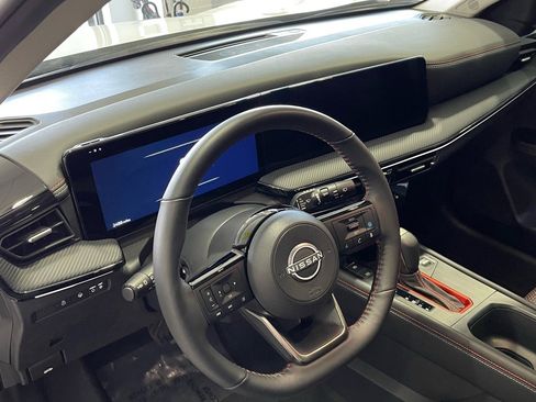 Used 2025 Nissan Kicks SR w/ SR Premium Package image 28