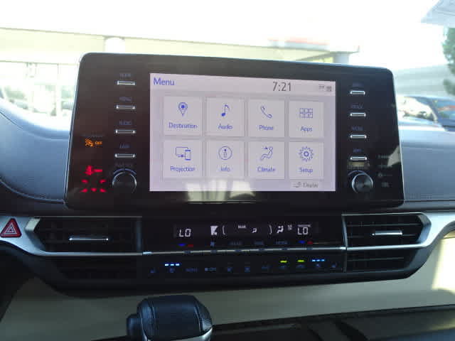 Used 2024 Toyota Sienna Platinum FWD image 27