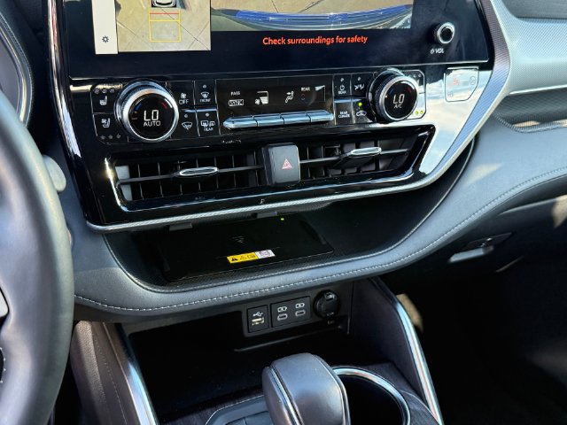 Used 2023 Toyota Highlander Platinum FWD image 21