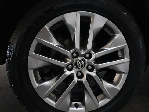 Used 2020 Toyota RAV4 Limited AWD/4WD image 32