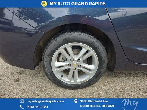 Used 2016 Chevrolet Cruze LT w/ Convenience Package FWD image 41