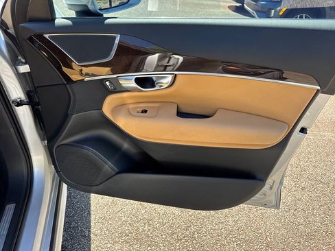 Used 2019 Volvo XC90 T6 Momentum w/ Protection Package Premier AWD/4WD image 14