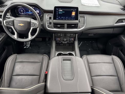 Used 2024 Chevrolet Suburban Premier image 9