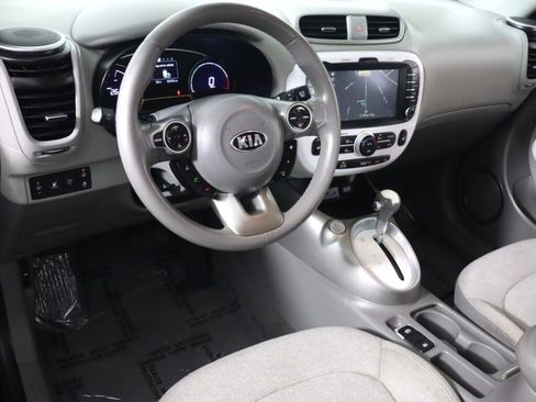 Used 2016 Kia Soul EV FWD image 9