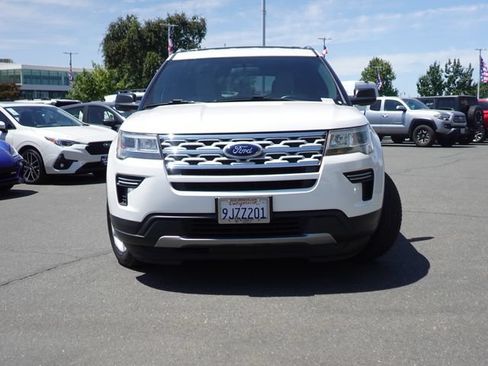 Used 2019 Ford Explorer XLT w/ Class III Trailer Tow Package FWD image 2