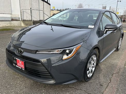 Certified 2025 Toyota Corolla LE image 1