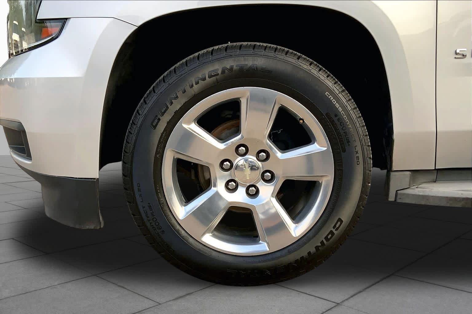 Used 2015 Chevrolet Suburban LS RWD image 11