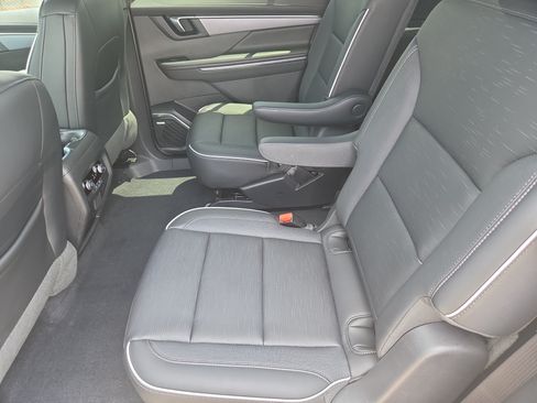 Used 2025 Buick Enclave Sport Touring w/ Power Package FWD image 7