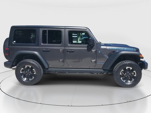 Used 2024 Jeep Wrangler Rubicon image 2