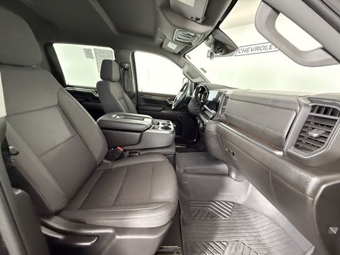Used 2024 Chevrolet Silverado 2500 LT w/ Convenience Package image 17