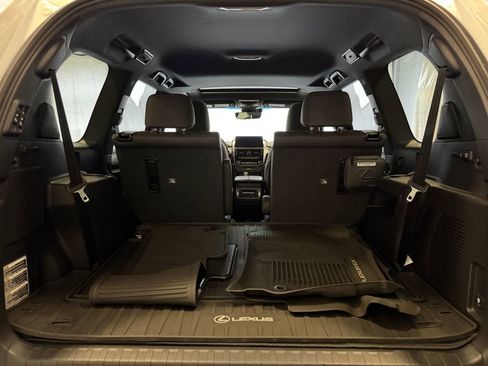 Used 2023 Lexus GX 460 Premium w/ Accessory Package AWD/4WD image 29