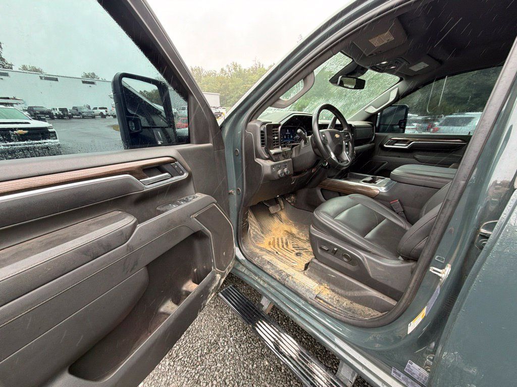 Used 2025 Chevrolet Silverado 2500 LT w/ All Star Edition AWD/4WD image 16